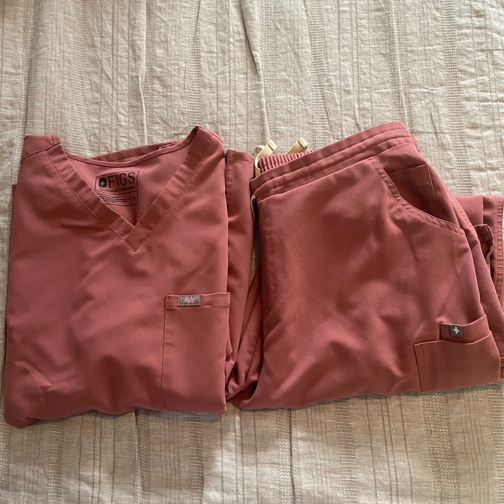 SOLD FIGS Mauve Scrub Set L/XL*